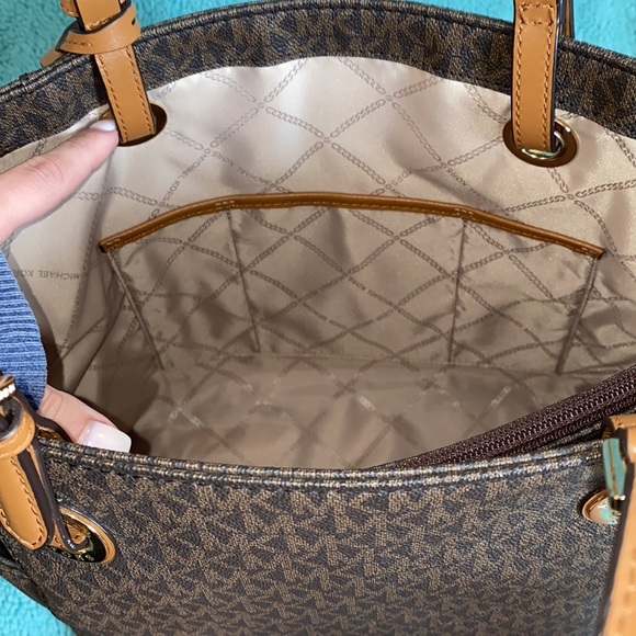 Michael Kors Tote Bag - Picture 4 of 10